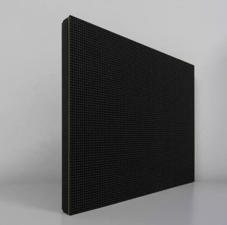 Pannelli di parete dell'interno di P2.5 LED video 96*72 di 1R1G1B 14 - 16 del bit risoluzione della scala dei grigi